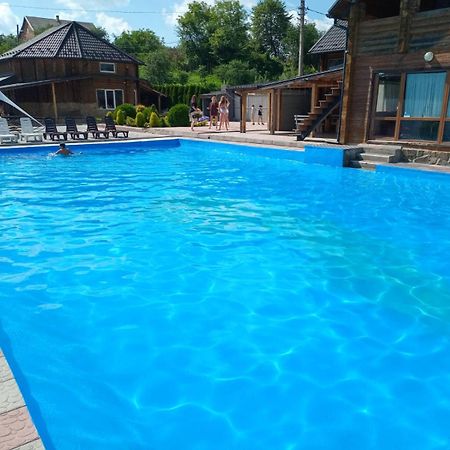 Hotel & Restaurant Complex Hap-Ok Brodki Екстериор снимка