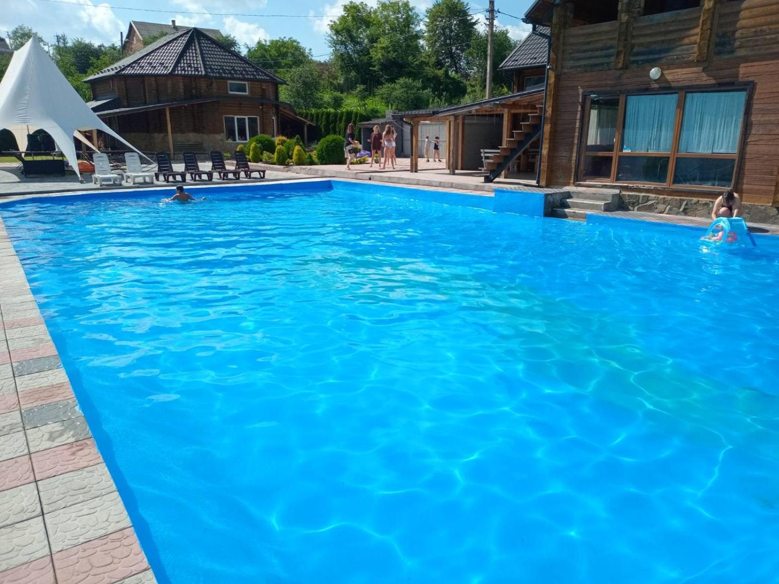 Hotel & Restaurant Complex Hap-Ok Brodki Екстериор снимка