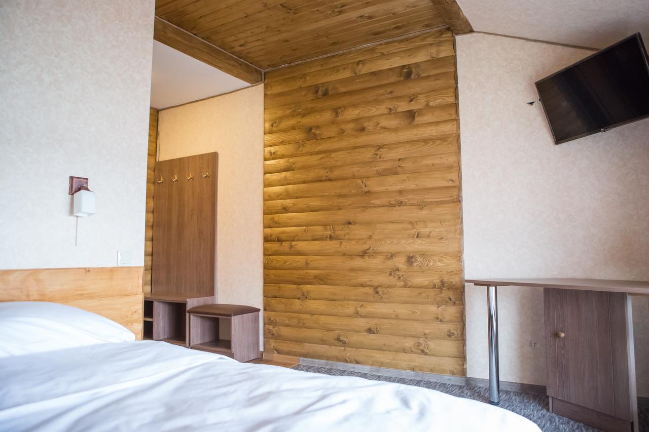 Hotel & Restaurant Complex Hap-Ok Brodki Екстериор снимка