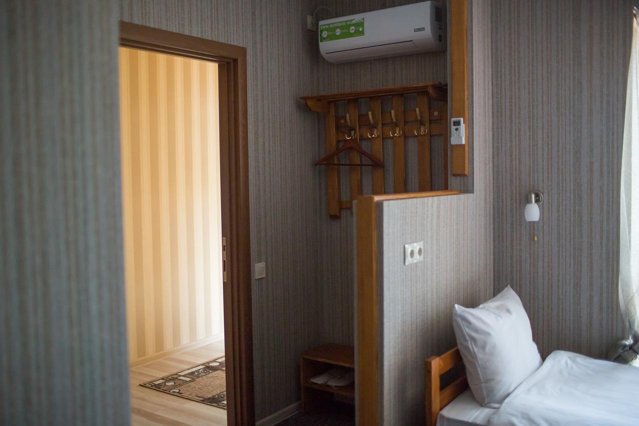 Hotel & Restaurant Complex Hap-Ok Brodki Екстериор снимка